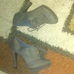 NWOT Gray Oxford Pumps